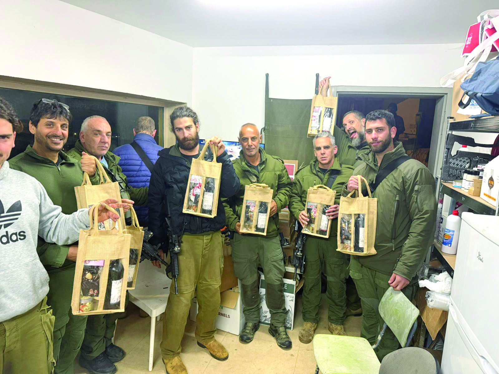 משה עם חברי כיתת הכוננות