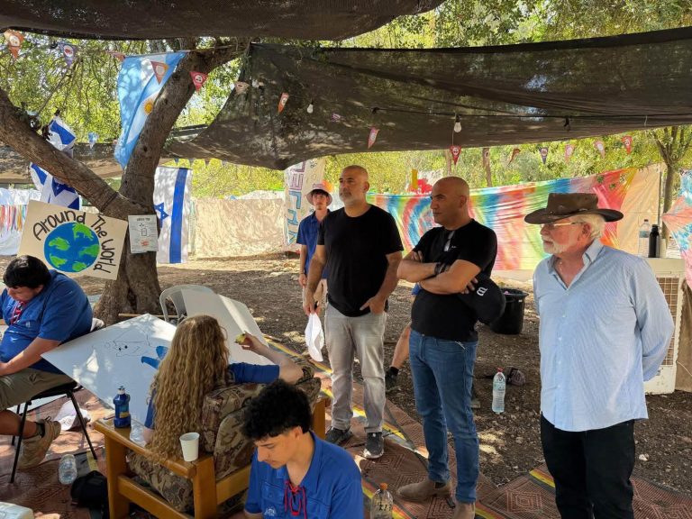 עמית יפרח ומטה התנועה מבקרים בסמינרי ט בכפר החורש