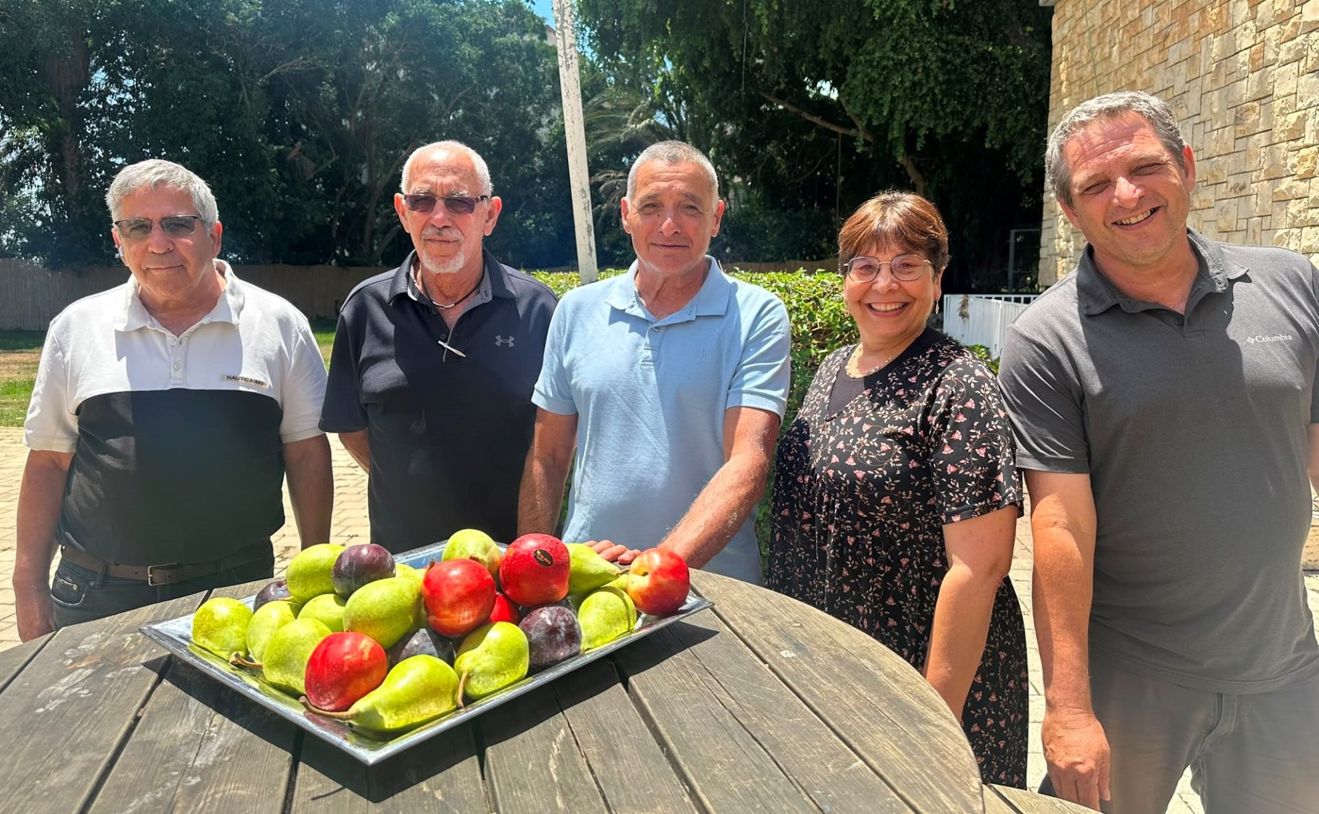 מימין שי גולני,אילנה דרור,ירון בלחסן,מוטי צמיר ואורי דורמן צילוםארגון מגדלי הפירות בישראל