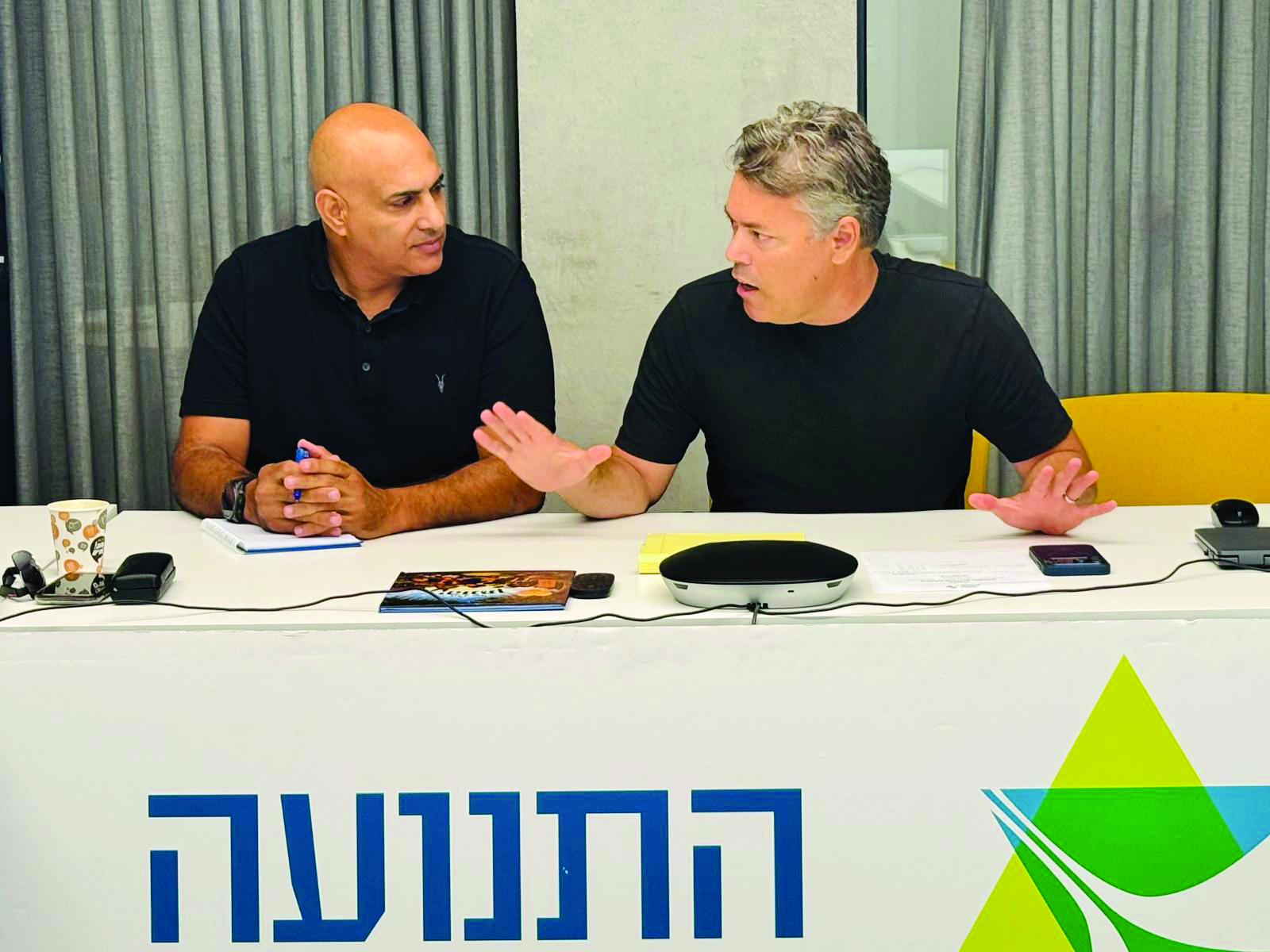 1 חגבי וליואר
