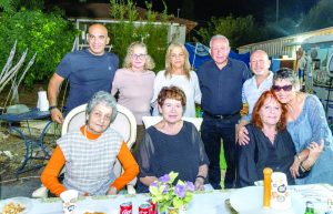 השר אבי דיכטר ועמית יפרח בערב ההוקרה למורות החיילות שהתנדבו בשנות ה50