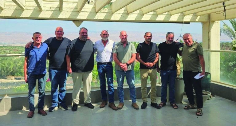 מפגש ראשי רשויות בגבול המזרחי עם יו''ר קק''ל צילום מועצה אזורית הערבה התיכונה